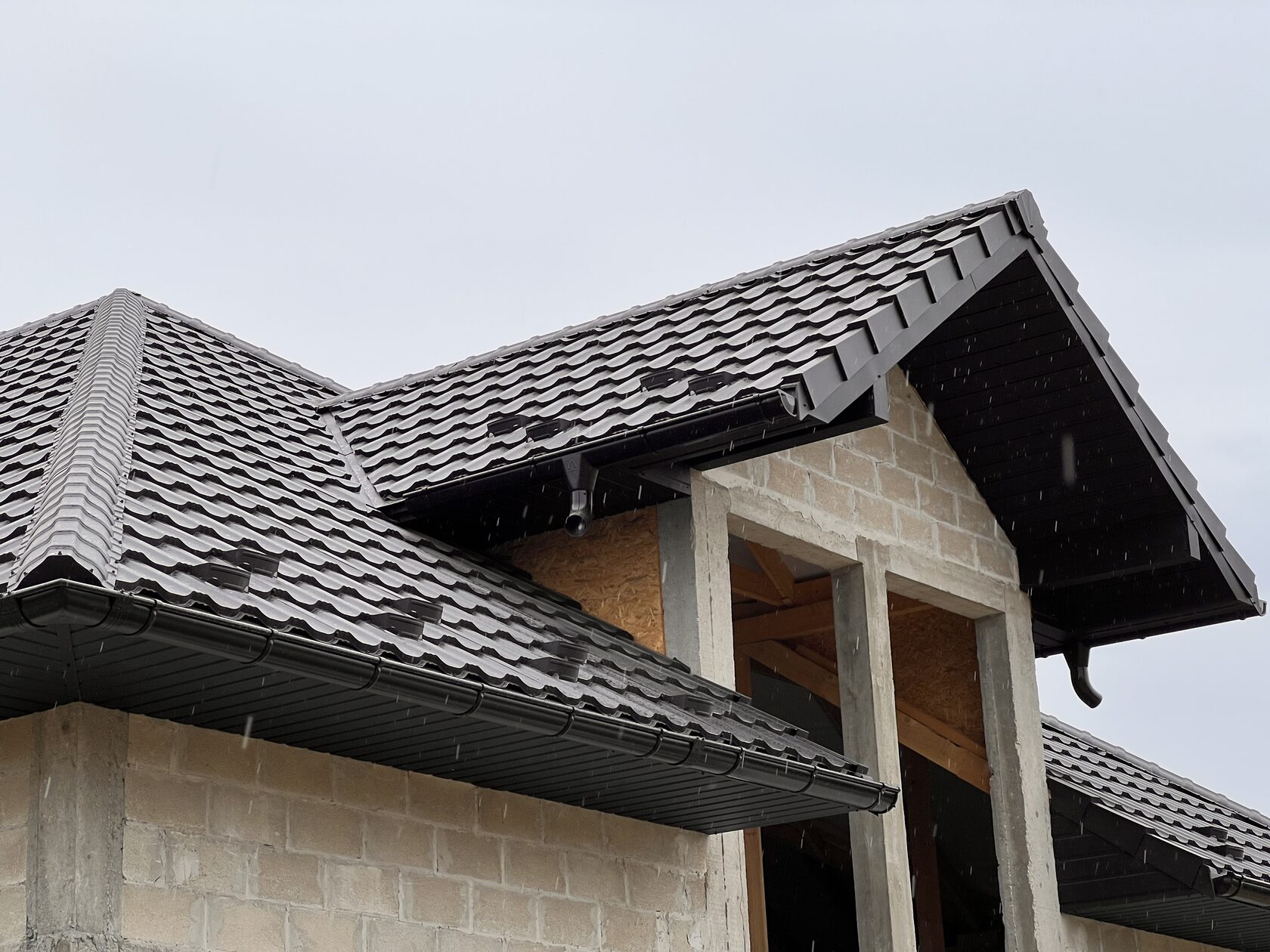 Țiglă metalică, SSAB, RAL 9005, Corjeuți, Briceni