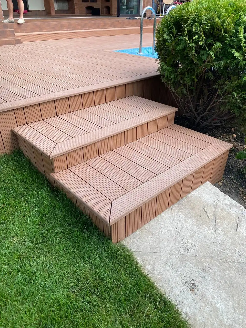 Терраса их декинга, с. Гоянул Ноу, Ставчены, мун. Кишинев