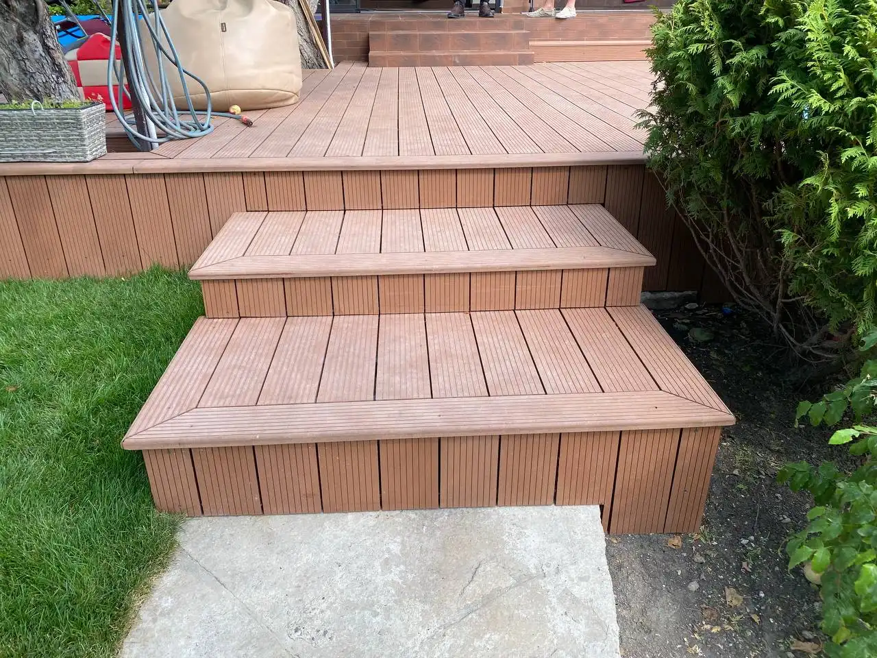 Терраса их декинга, с. Гоянул Ноу, Ставчены, мун. Кишинев