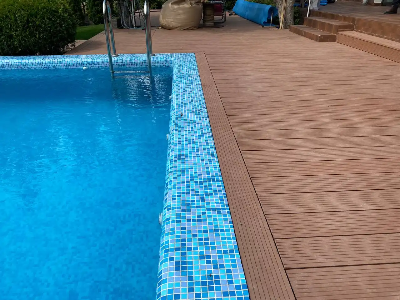 Терраса их декинга, с. Гоянул Ноу, Ставчены, мун. Кишинев