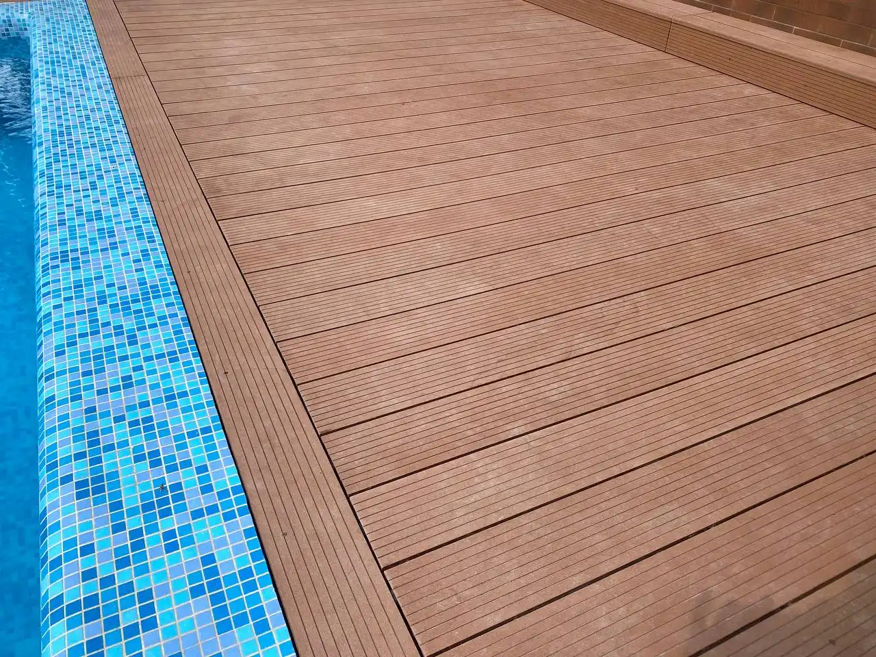 Терраса их декинга, с. Гоянул Ноу, Ставчены, мун. Кишинев