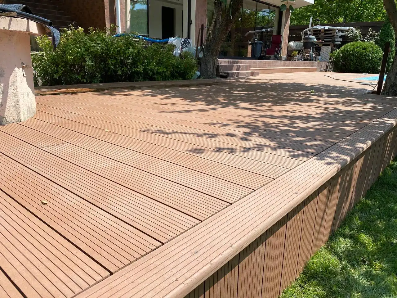 Терраса их декинга, с. Гоянул Ноу, Ставчены, мун. Кишинев