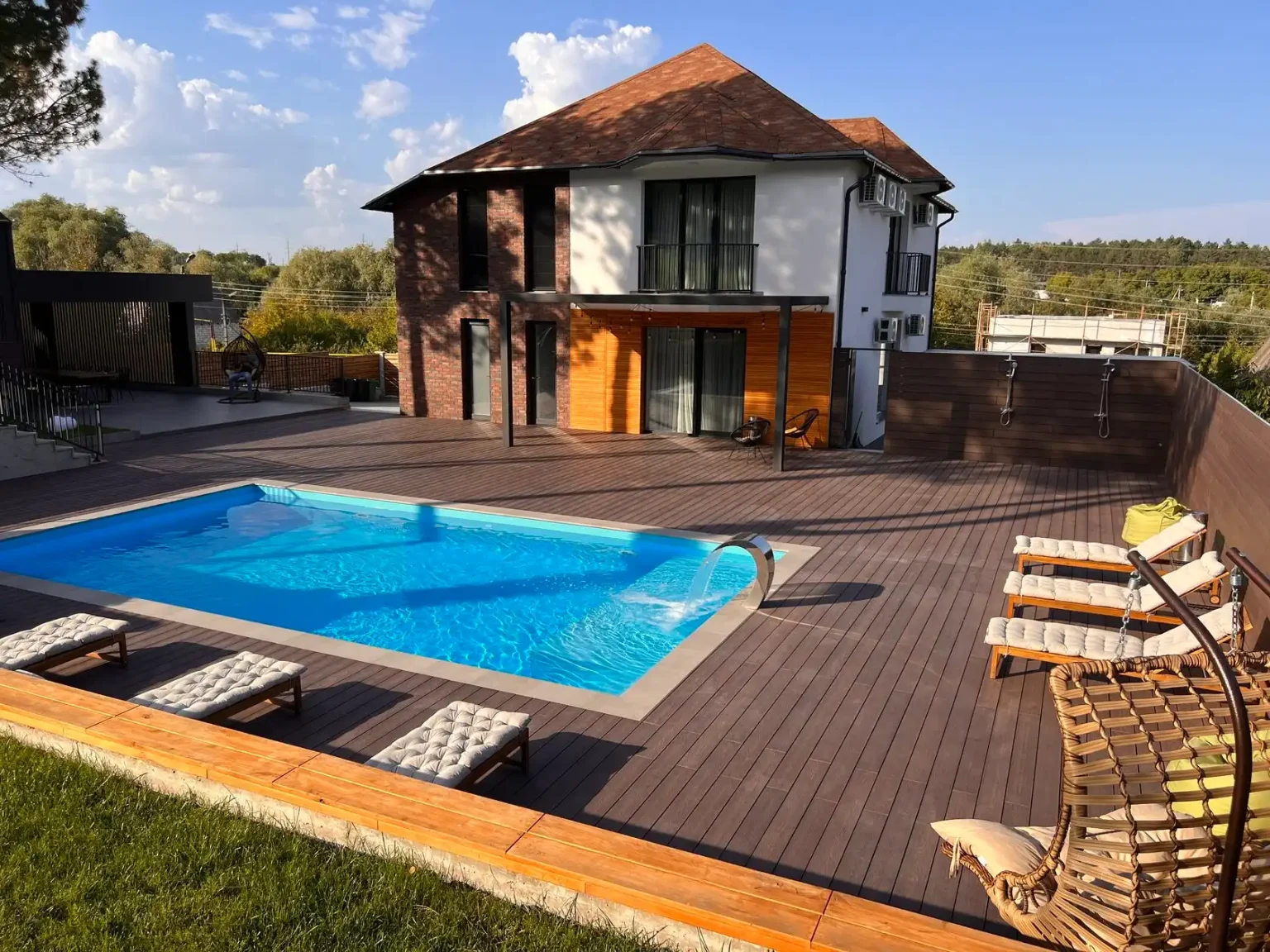Luxvilla.md terasă cu decking WPC, Cojușna, Strășeni