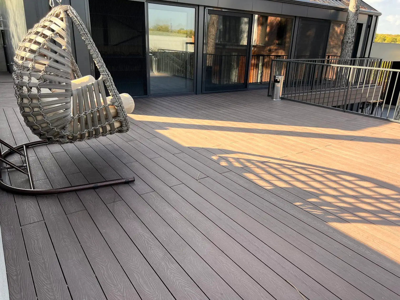 Luxvilla.md terasă cu decking WPC, Cojușna, Strășeni