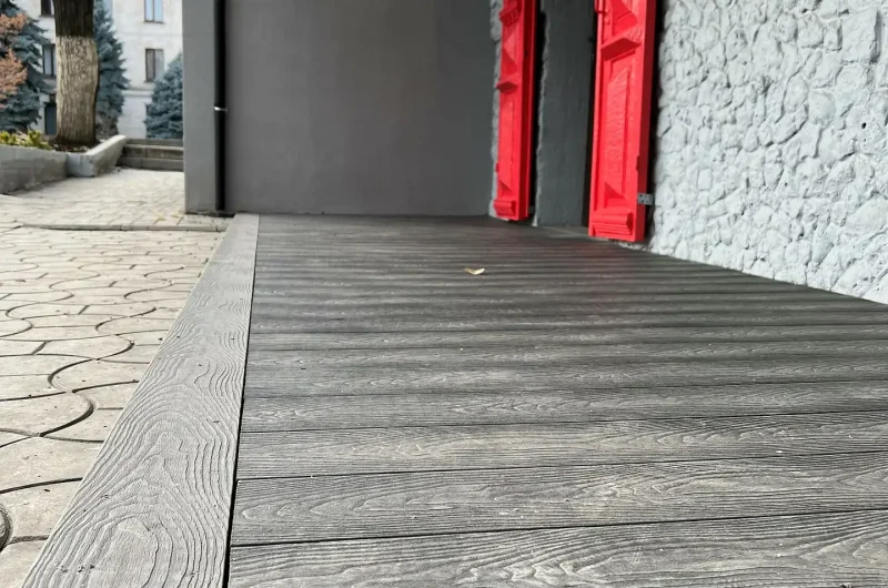 Terasă cu decking, sectorul Centru, mun. Chișinău