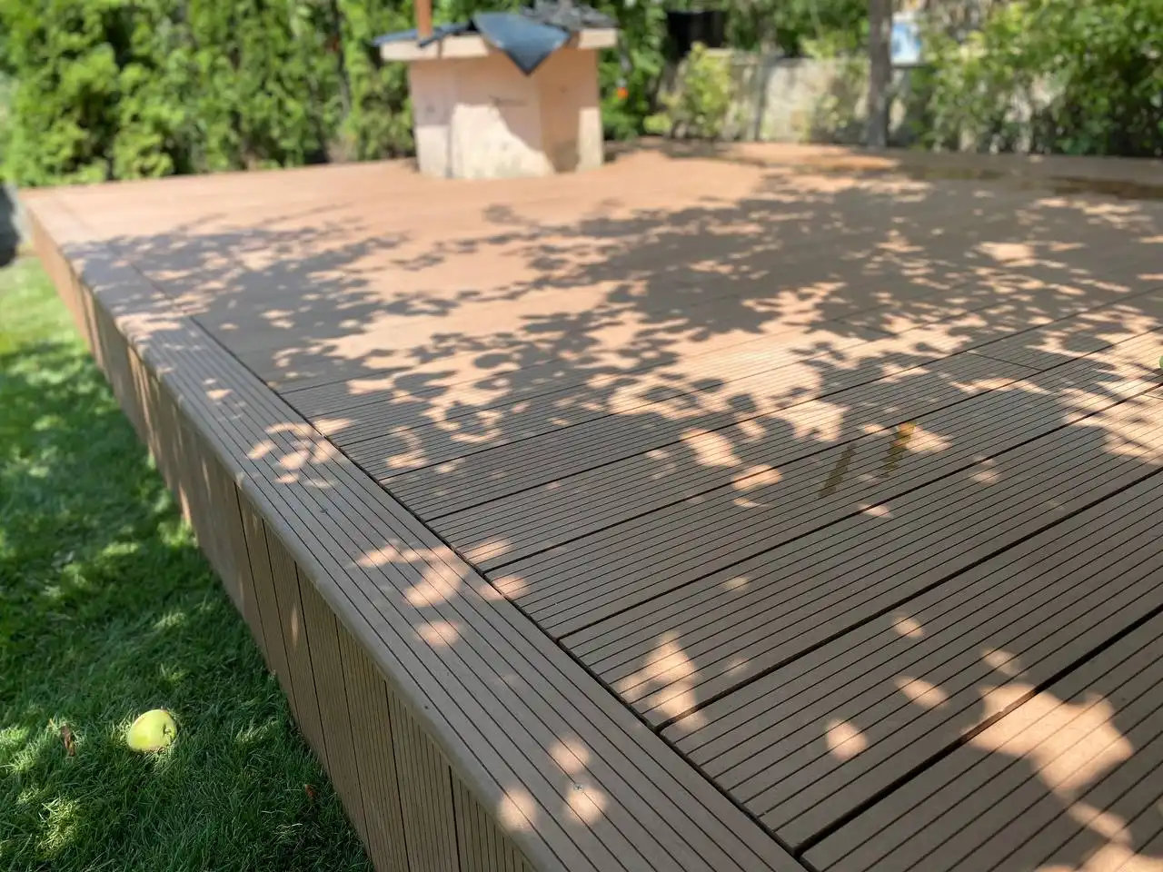 Терраса их декинга, с. Гоянул Ноу, Ставчены, мун. Кишинев