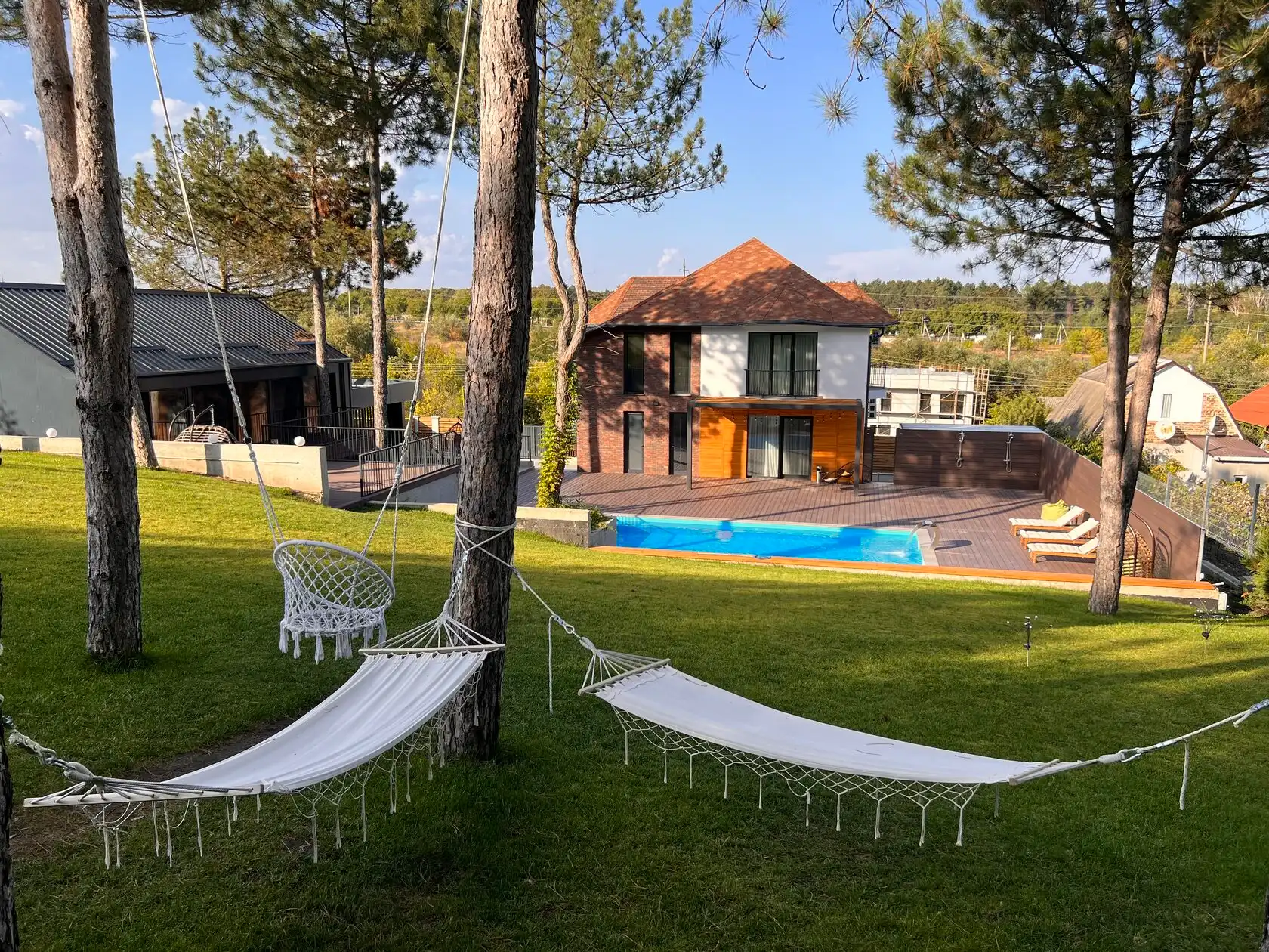 Luxvilla.md terasă cu decking WPC, Cojușna, Strășeni