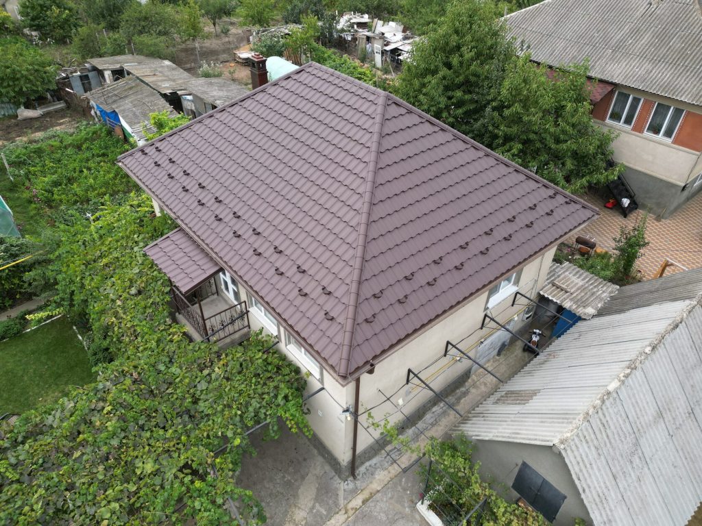 Acoperiș cu țiglă metalică în Republica Moldova