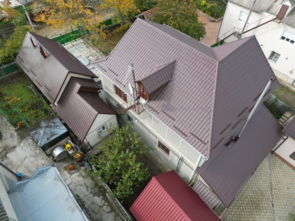 Acoperiș cu țiglă metalică în Republica Moldova