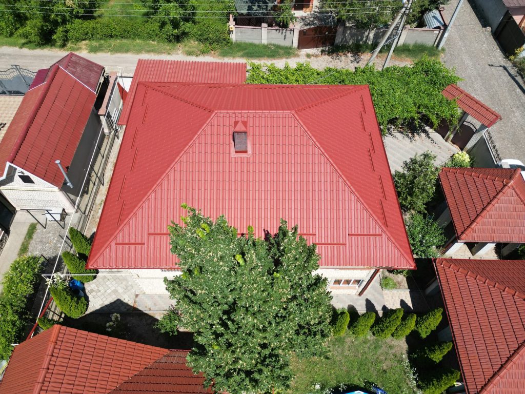 Acoperiș cu țiglă metalică în Republica Moldova