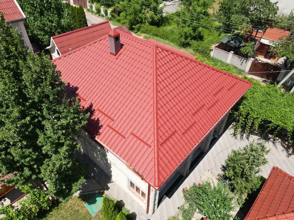 Acoperiș cu țiglă metalică în Republica Moldova