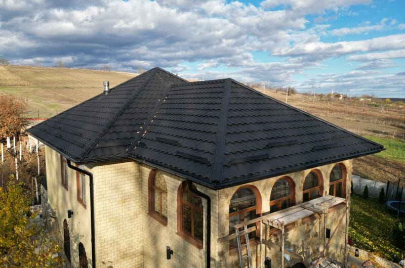 Acoperiș din țiglă metalică Arctica, RAL 9005 – Negru