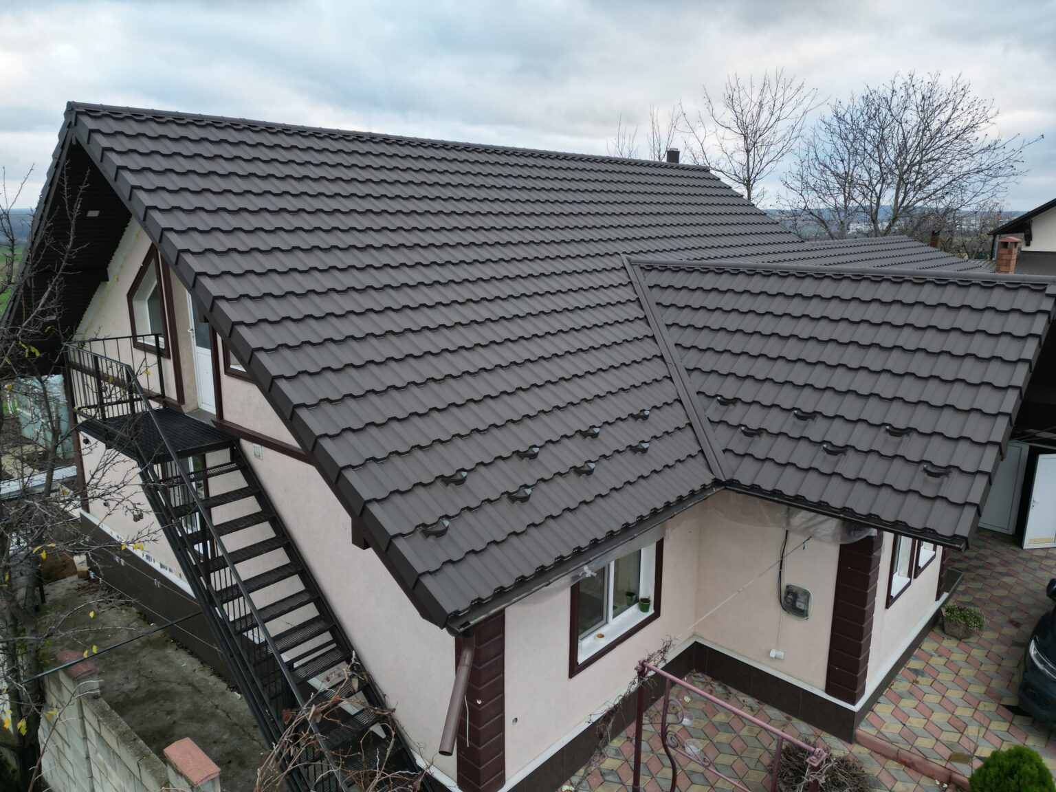 Țiglă metalică, Arctica – RAL 8019, Sîngera, Chișinău